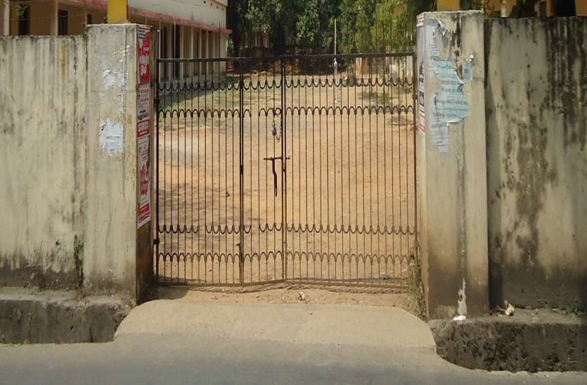 gate स्कूल गेट का नुकीला सरिया घुसने से बच्चे की मौत