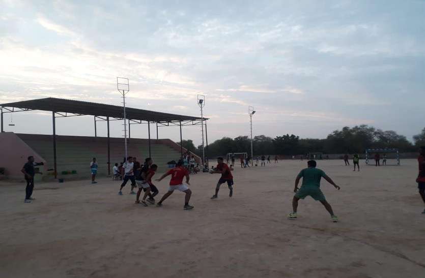 Handball हैंडबाल के हुनरमंद तैयार करता है लालगढ़