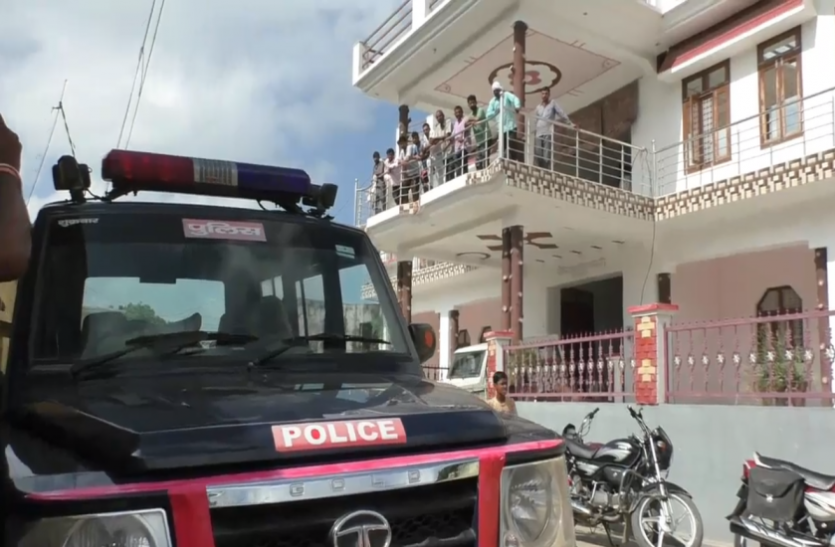 hapur हापुड़ में यूपी पुलिस के दरोगा के घर डकैती, लूट ले गए 30 लाख रुपए की ज्वेलरी