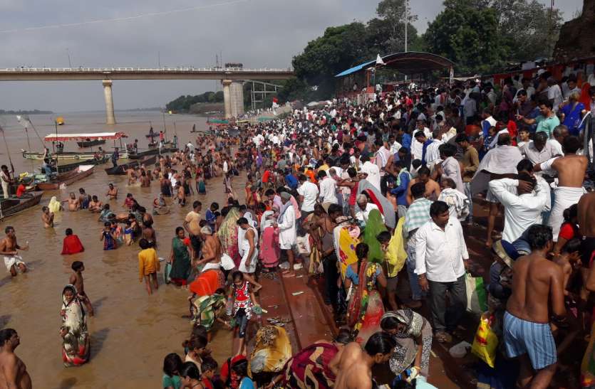 Pala Amavasya 2018 पोला अमावस्या पर श्रद्धालुओं ने लगाई आस्था की डुबकी