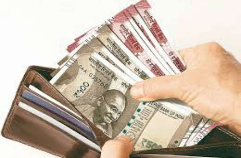 Money रविवार की रात में सबसे छुपकर करें ये उपाय, कभी नहीं होगी धन की कमी