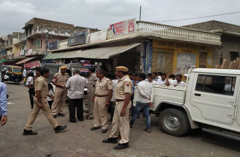 barmer news बॉर्डर के इलाके में अवैध हथियारों के साथ तस्करों की गैंगवार