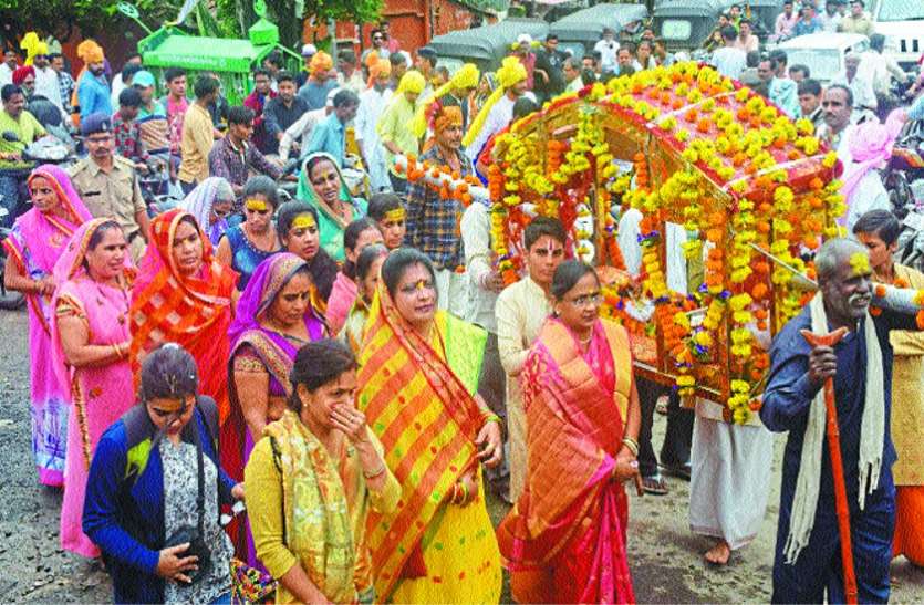 yadav Samaj Shobayatra Jai Kanhaiya Lal chhathee parv यादव समाज ने निकाली शोभायात्रा, गूंजे जय कन्हैया लाल के जयकारे