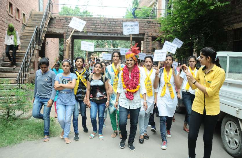 student union elections in jodhpur जेएनवीयू छात्रसंघ चुनाव कल : विवि के वेब पोर्टल पर आइकार्ड हुए अपलोड, घर बैठे देख सकेंगे चुनाव के हाल