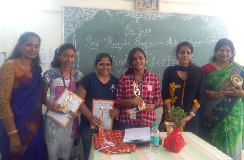 Ritika Kashyap tops in speech एत्तिराज कॉलेज की रीतिका कश्यप भाषण में अव्वल
