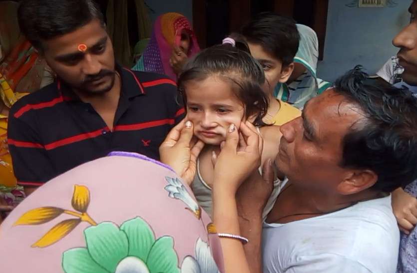 4 years old missing girl found in home in Dausa चार साल की बच्ची अचानक हुई गायब, घंटों ढूंढती रही पुलिस, फिर यूं आई सामने...