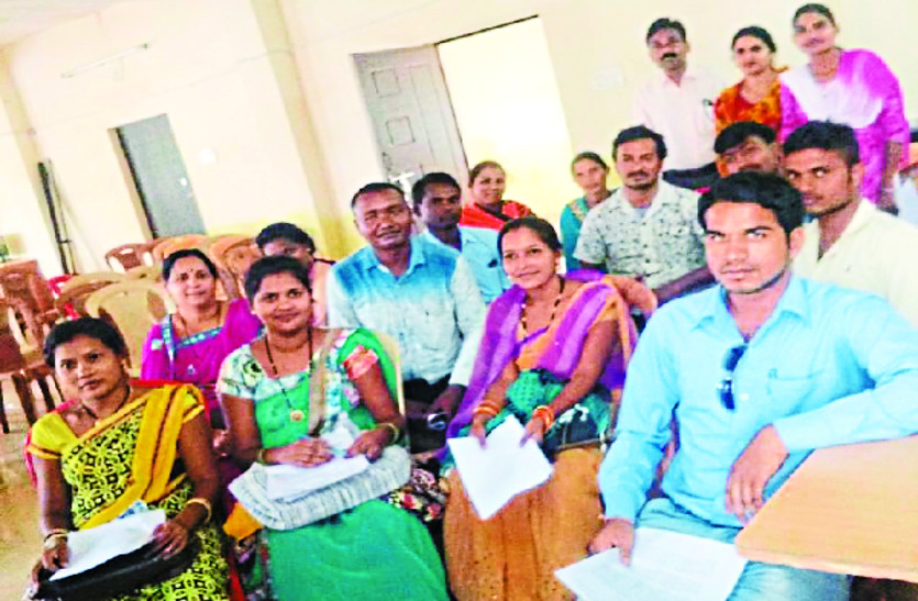 cg news दर्द सुनाने अब घर-घर जाएंगे प्रेरक, वर्षों सेवाएं लेने के बाद सरकार ने किया बेरोजगार