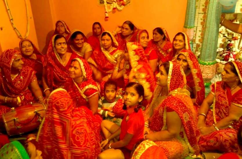 patrika सांवरिया सेठ को लगाया छप्पन भोग, महिलाओ ने किए भजन कीर्तन