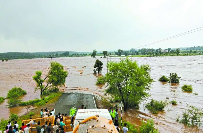 huge rain in gwalior chambal region 36 rescued by army