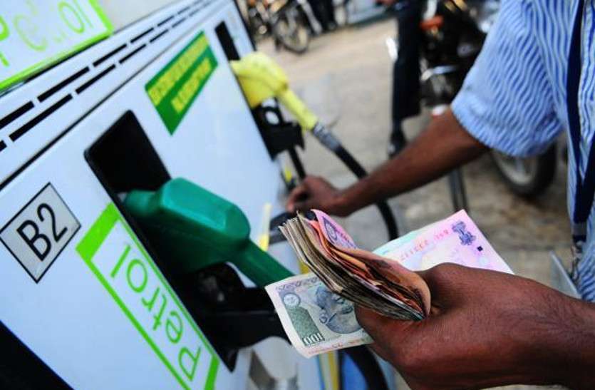 petrol diesel राजस्थान सरकार ने घटाया पेट्रोल-डीजल से चार फीसदी वेट, जानें इस पर किस नेता ने क्या कहा