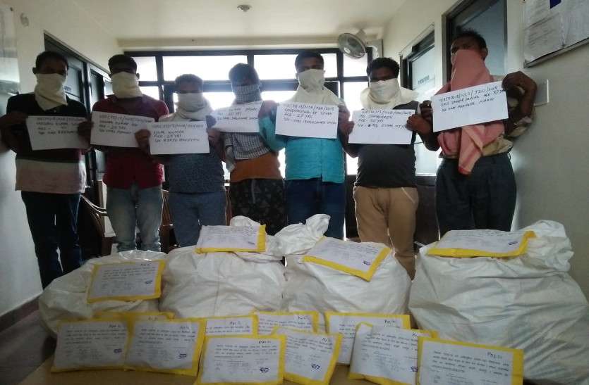 two thousand kg poppy straw sized from truck' six arrest ट्रक में झारखण्ड से आ रहा दो हजार किलो डोडा पोस्त जब्त