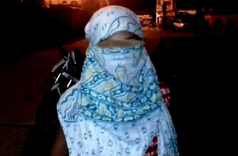 farrukhabad रिक्शा चालक पर 10वीं की छात्रा से रेप का आरोप, मकान मालकिन ने बताई 'सच्चाई'