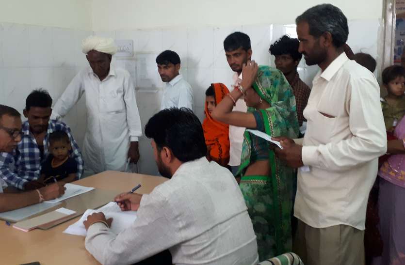 patient in hospital चिकित्सकों की कमी मरीजों की सेहत पर पड़ रही भारी