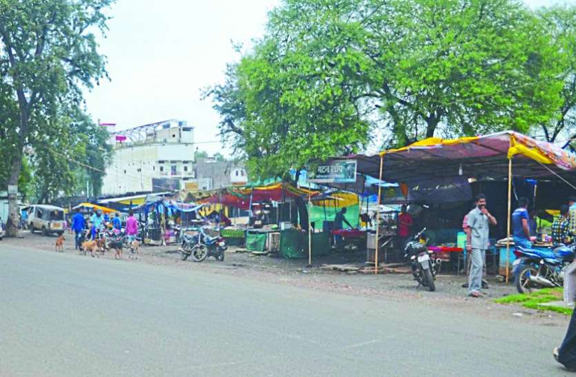 land meat market which came in the back of encroachment नपा की अनदेखी से फिर अतिक्रमण की जद में आई मीट मार्केट की जमीन