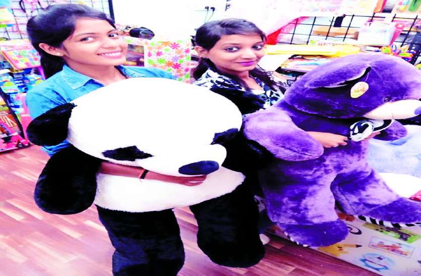 teddy bear day पूरी दुनिया में प्यार और दोस्ती का प्रतीक बन चुका टेडी, यहां से हुआ इसका जन्म