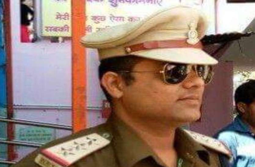 चांपा के तत्कालीन टीआई प्रदीप आर्य पर लगा दुष्कर्म का आरोप, पढि़ए पूरी खबर... चांपा के तत्कालीन टीआई प्रदीप आर्य पर लगा दुष्कर्म का आरोप, पढि़ए पूरी खबर...