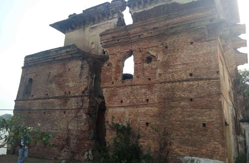 Historical heritage of the ruins concerns only in paperwork खंडहर होती जा रहीं धरोहरें, चिंता सिर्फ कागजों में