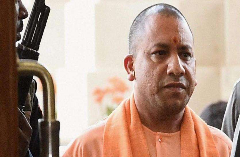 cm yogi SC-ST एक्ट पर पूछा सवाल तो प्रेस-कांफ्रेंस छोड़कर चले गए योगी के ये मंत्री