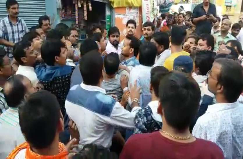 Clash जौनपुर की मशहूर शाहगंज रामलीला समिति पर वर्चस्व के लिये सड़क पर संग्राम