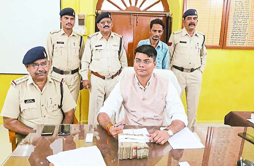 patrika हुसैन टेकरी पर धोखाधड़ी करने वाले एक आरोपी को पकड़ा, दूसरा फरार