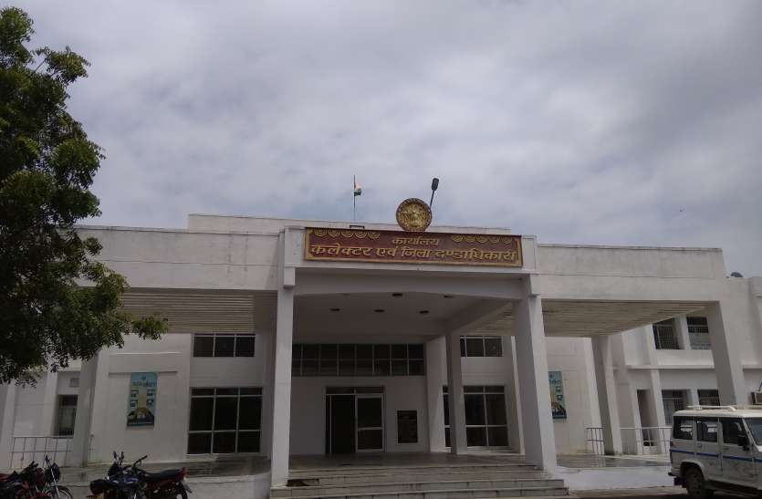 What is this? .. No nomination of 18 thousand students for scholarship ये क्या?..छात्रवृत्ति के लिए 18 हजार छात्रों का नहीं हुआ नामांकन, सवा लाख की सूची में मात्र 7 हजार अपडेट