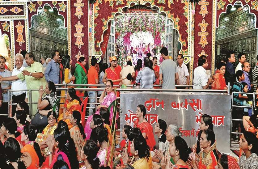 kolkata नन्दोत्सव पर सवा लाख रुद्राक्ष से सजा घुसुड़ीधाम दरबार