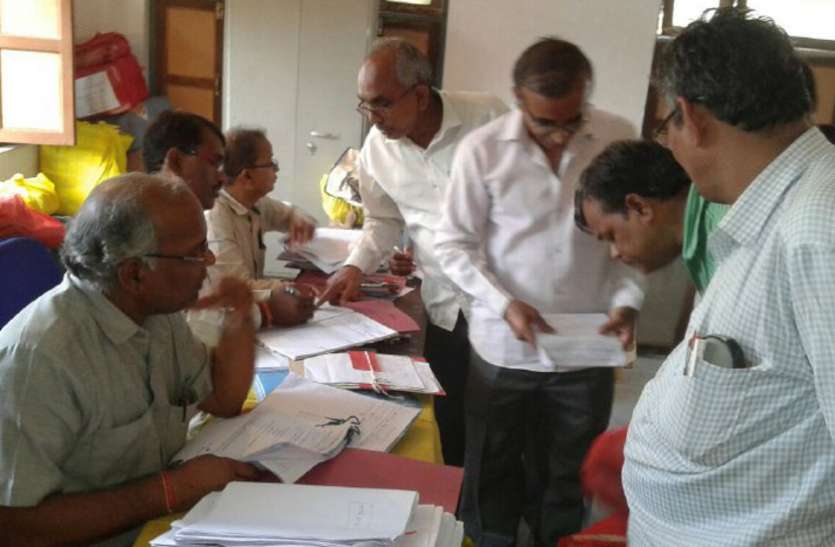 Principal not follow Rewa DEO instruction in adhyapak samvilian प्रदेश के इस जिले में प्राचार्यों पर होगी बड़ी कार्रवाई, आदेश की अवहेलना का नतीजा