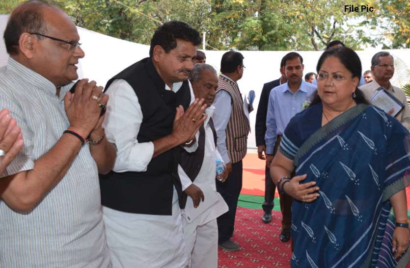 vasundhara raje ministers पेट्रोल-डीज़ल कीमत वृद्धि पर वसुंधरा सरकार के मंत्रियों ने दी ऐसी-ऐसी 'बेतुकी' दलीलें, सुनकर चौंक जाएंगे आप!