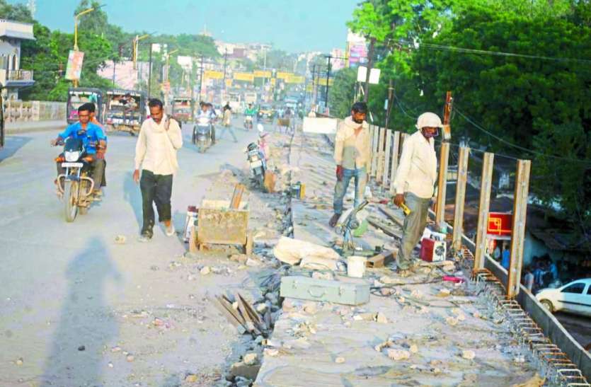 Setu Nirman Nigam in satna madhya Pradesh एक साल में ओवरब्रिज की मरम्मत तक नहीं करा पाया है सेतु निगम, 70 फीसदी अभी भी बचा काम