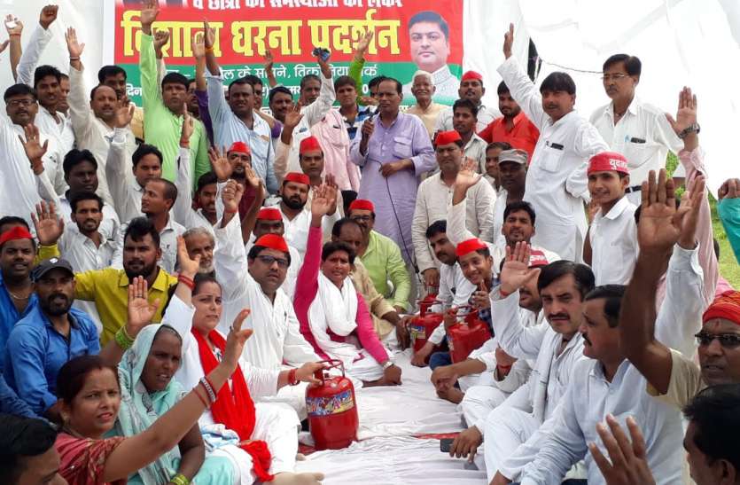 Samajvadi Party Bharat Band Protest Agaisnt PM Narendra Modi सपाइयों ने कहा किसान कर रहे आत्महत्या टीचर खा रहे लाठी देंगे 2019 में जवाब