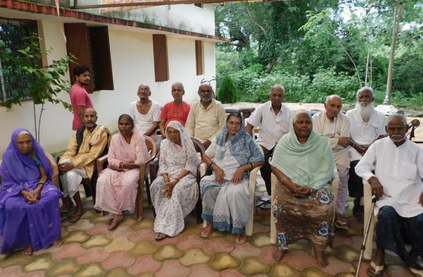 Dasa-grandma is a school of rites संस्कार की पाठशाला होते है दादा-दादी