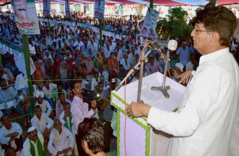 Ajit singh अजित सिंह ने पीएम मोदी के लिए ऐसे शब्दों का किया इस्तेमाल कि तालियों से गूंज उठा मैदान