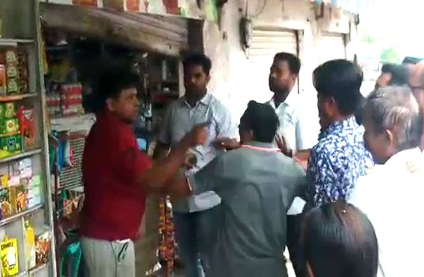 bharat band बंद के दौरान कांग्रेसी विधायक के बेटे की अगुवाई में कार्यकर्ताओं की दुकानदार से हाथापाई, सामान बिखरा