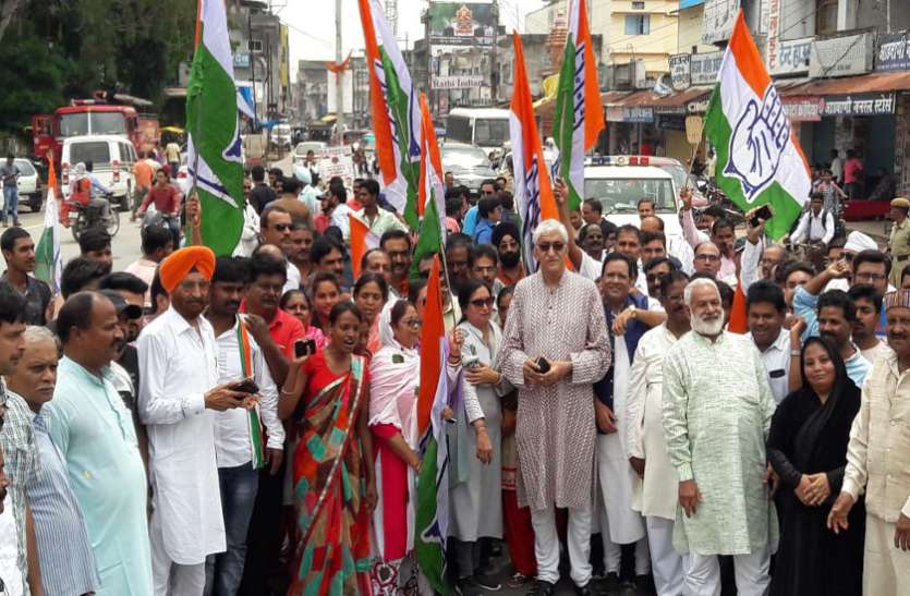 Bharat Band Video: शहर बंद कराने 2 किमी पैदल चले नेता प्रतिपक्ष, डीजल-पेट्रोल की कीमतों को लेकर मोदी सरकार पर कसा ये तंज