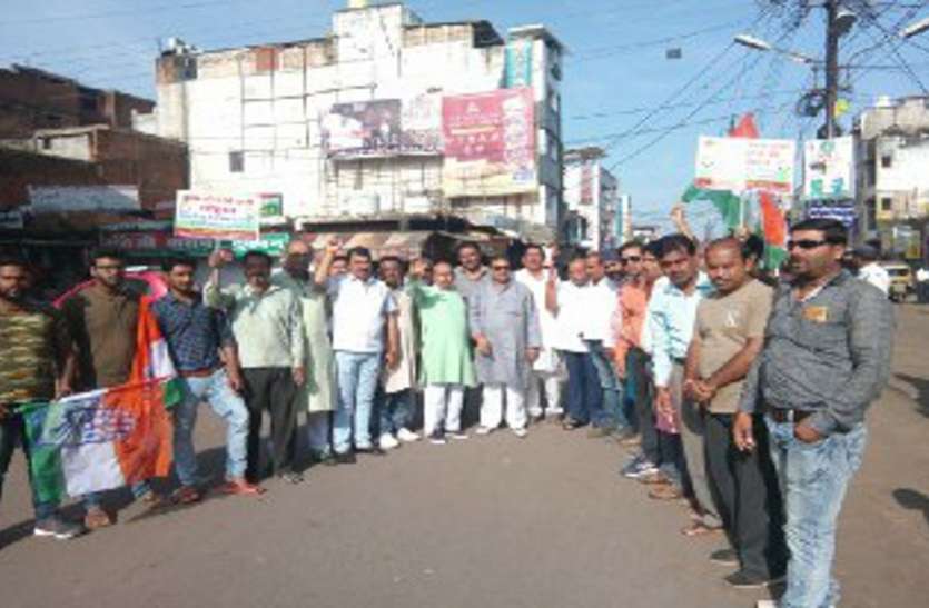 bharat bandh live - petrol price today भारत बंद - कटनी में नारेबाजी, चप्पे-चप्पे पर पुलिस तैनात, देखें वीडियो