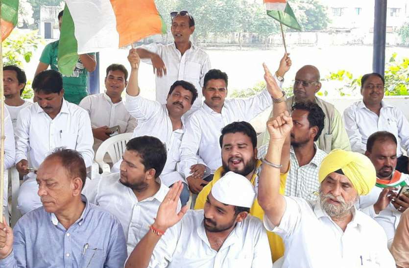 meerut भारत बंद को लेकर यहां कांग्रेसी बंट गए गुटों में आैर फिर जो यह हुआ