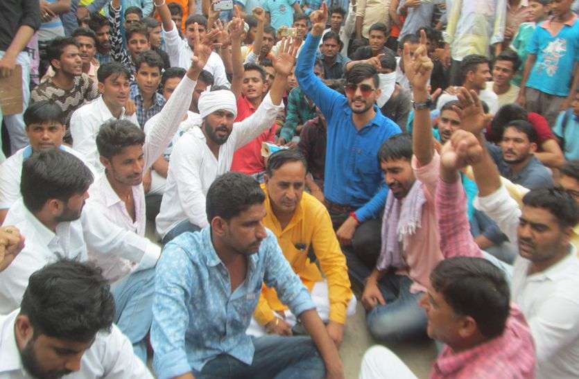 churu thana news थाने के आगे किया प्रदर्शन