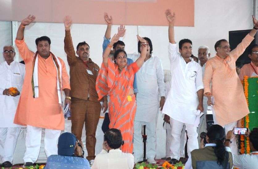 CM raje in sadulpur churu rajasthan CM Raje @ Sadulpur : गोठ्या बड़ी गांव में खर्च होंगे 20 हजार करोड़ रुपए, फायदा पूरे शेखावाटी को यूं मिलेगा