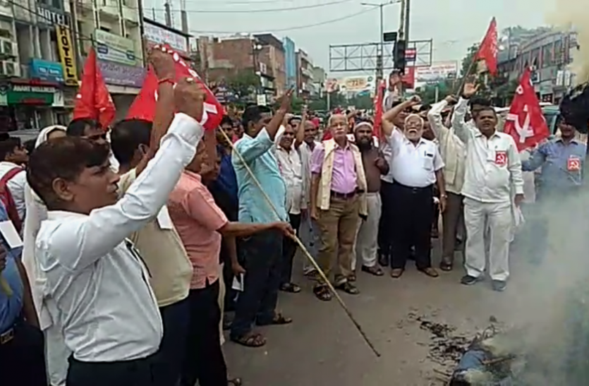 Bharat band भारत बंदः यूपी के इस शहर में कांग्रेस के साथ सीपीआईएम ने भी मोदी सरकार के खिलाफ खोला मोर्चा