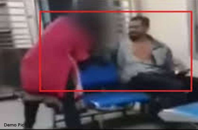 molestation news ट्रेन में अकेली महिला को टॉयलेट जाते देख मनचले की बिगड़ी नीयत, मौका देख कर दिया ये कांड