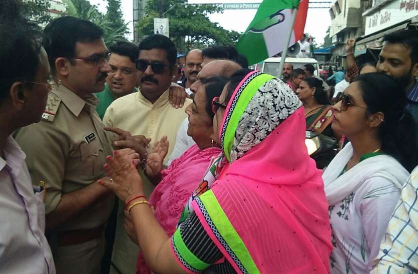Patrika भारत बंद: सुबह से नहीं खुली दुकानें, कांग्रेस का हल्ला बोल