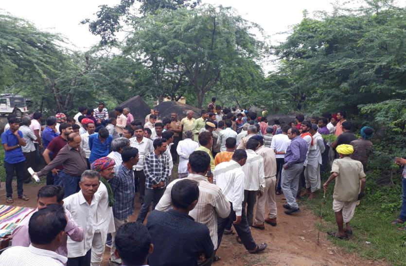 body of the wife buried in the house in bhilwara घर में दफनाया पत्नी का शव, पुलिस ने निकलवाया,पीहर पक्ष ने लगाया हत्या आरोप