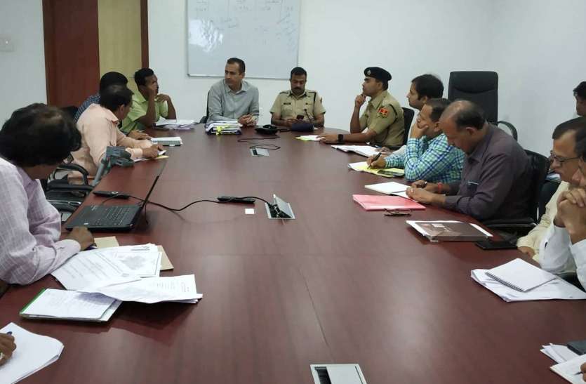 udaipur meeting उदयपुर के डीसी ने अफसरों को दिए टिप्स