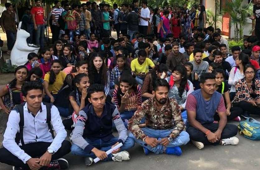 patrika कॉलेज में गणपति स्थापना विवाद निपटा