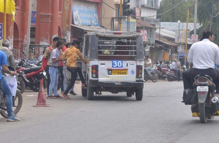 dewas सीएम हेल्प पहुंची मैजिकों की लापरवाही