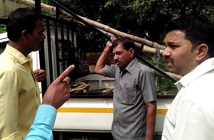 dewas गंदगी फैलाने के बाद कौन कर रहा था दादागिरी, फिर क्या किया निगम अमले ने , देखे वीडियो