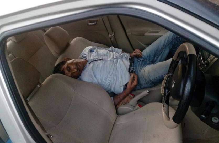 Ghaziabad कार में मिला एनजीओ के चीफ रेवेन्यू ऑफिसर का शव, जहर देने की आशंका