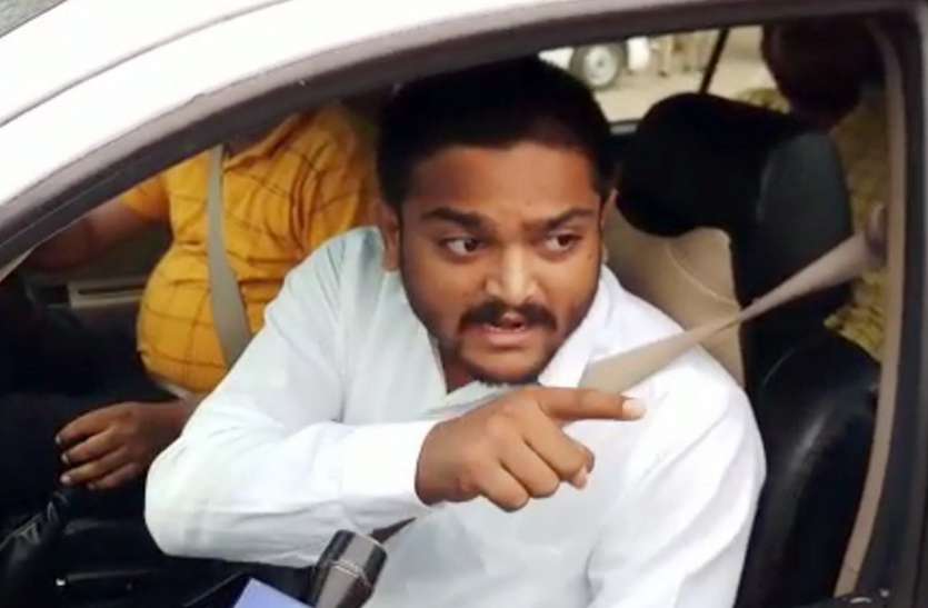 Hardik हार्दिक के भाई को पुलिस ने रोका, खुद लेने पड़ा आना