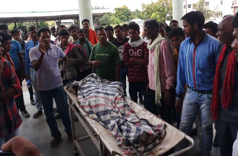 जिला अस्पताल में नहीं मिल रहा बेहतर इलाज, बढ़ती जा रही डॉक्टरों की लापरवाही जिला अस्पताल में नहीं मिल रहा बेहतर इलाज, बढ़ती जा रही डॉक्टरों की लापरवाही