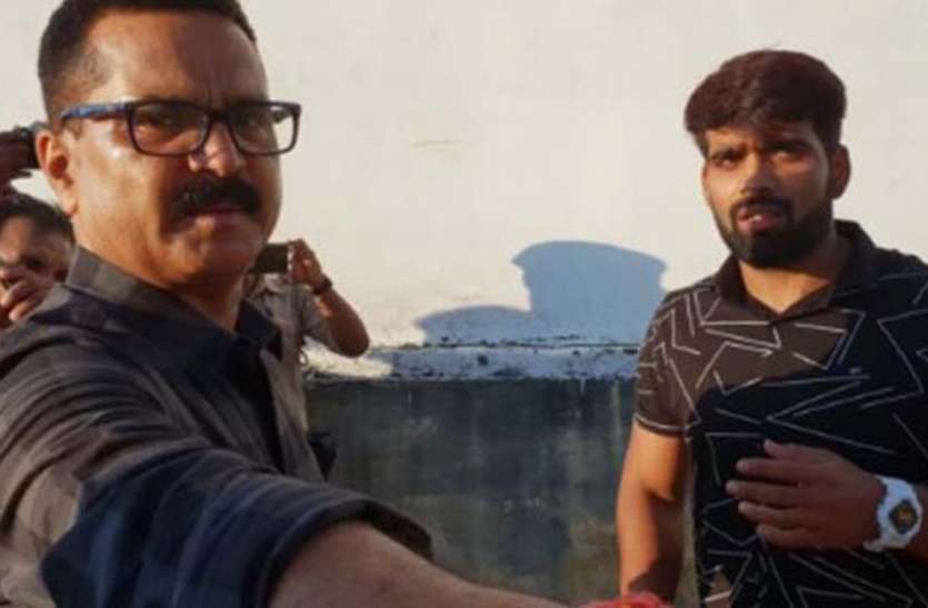 meerut पुलिस ने इस नामी रेस्टोरेंट पर मारा छापा, अंदर युवक-युवतियां कर रहे थे यह काम, पहली बार मिला यह आपत्तिजनक सामान